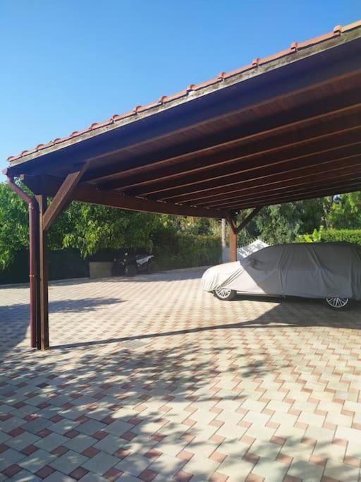 Greek Style Ground Floor Apartment & Pool Іялісос Екстер'єр фото